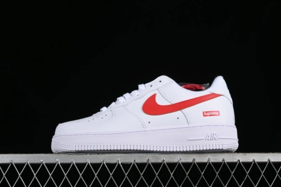 Nike Supreme x Air Force 1 Low Casual Sneakers with Full-Grain Leather and 3/4 Air Cushion - CU9225-101