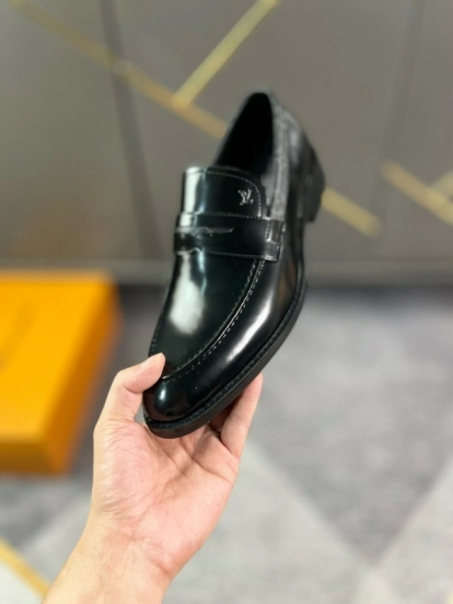 2024 Men Louis Vuitton Black Leather Loafer MJ00290