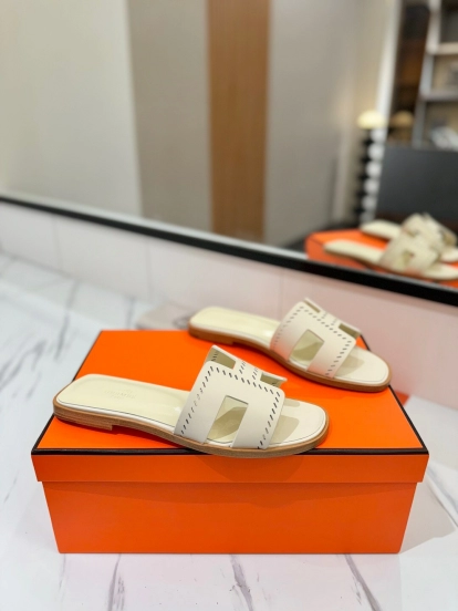 2025 Women Hermès White Leather Slippers KFY00260