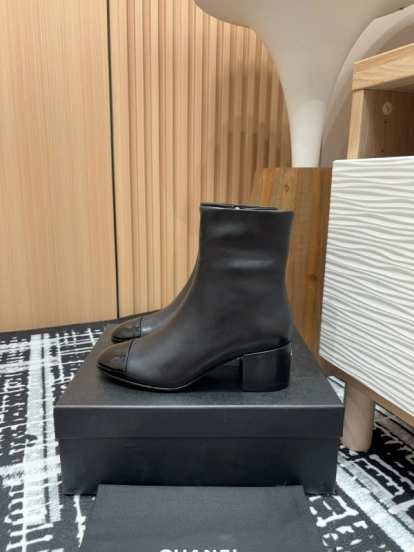 Chanel 2025/SS Patent Leather Block Heel Elastic Ankle Boots - LY00350